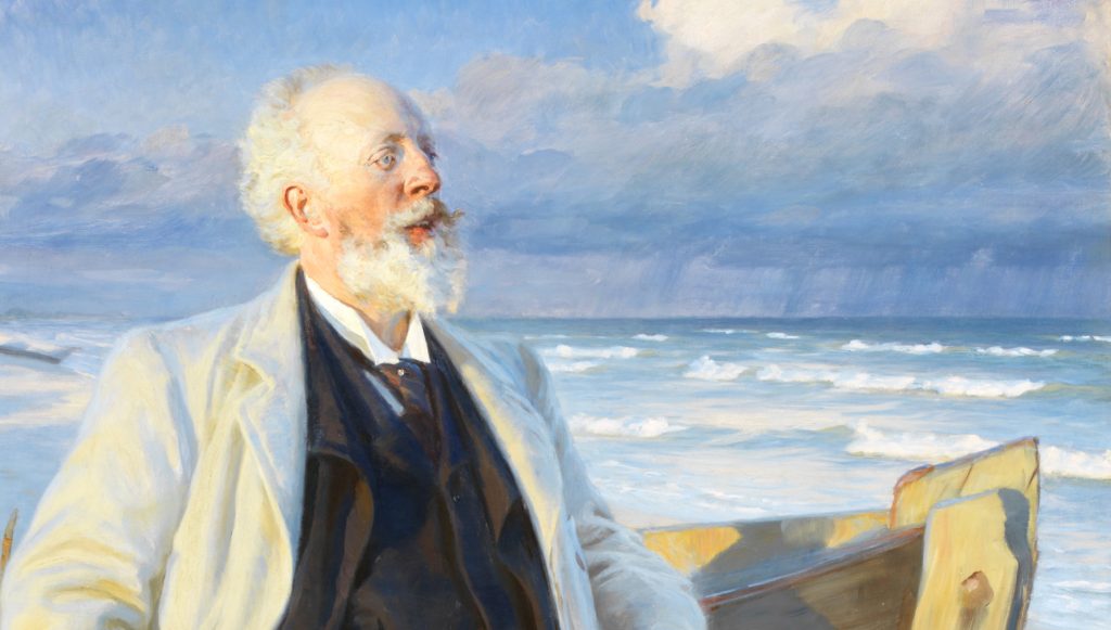 Portrætmaleri forestillende Holger Drachmann stående ved en båd på en strand